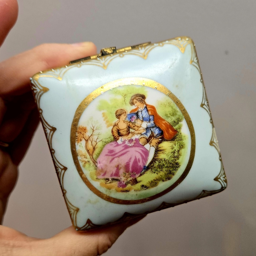 Porcelain Victorian Footed Trinket Box